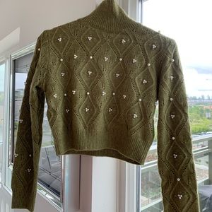 Crop Zara sweater with pearl detail
